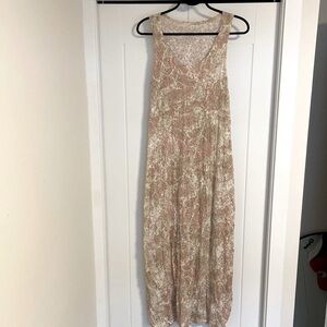 Crinkle Maxi Dress - size L